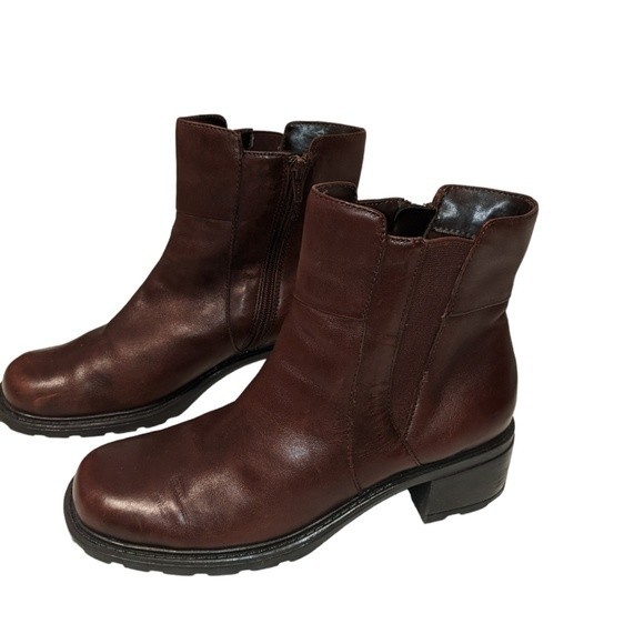 BareTraps Women's Brown Bootie Size 8 - Picture 1 of 5